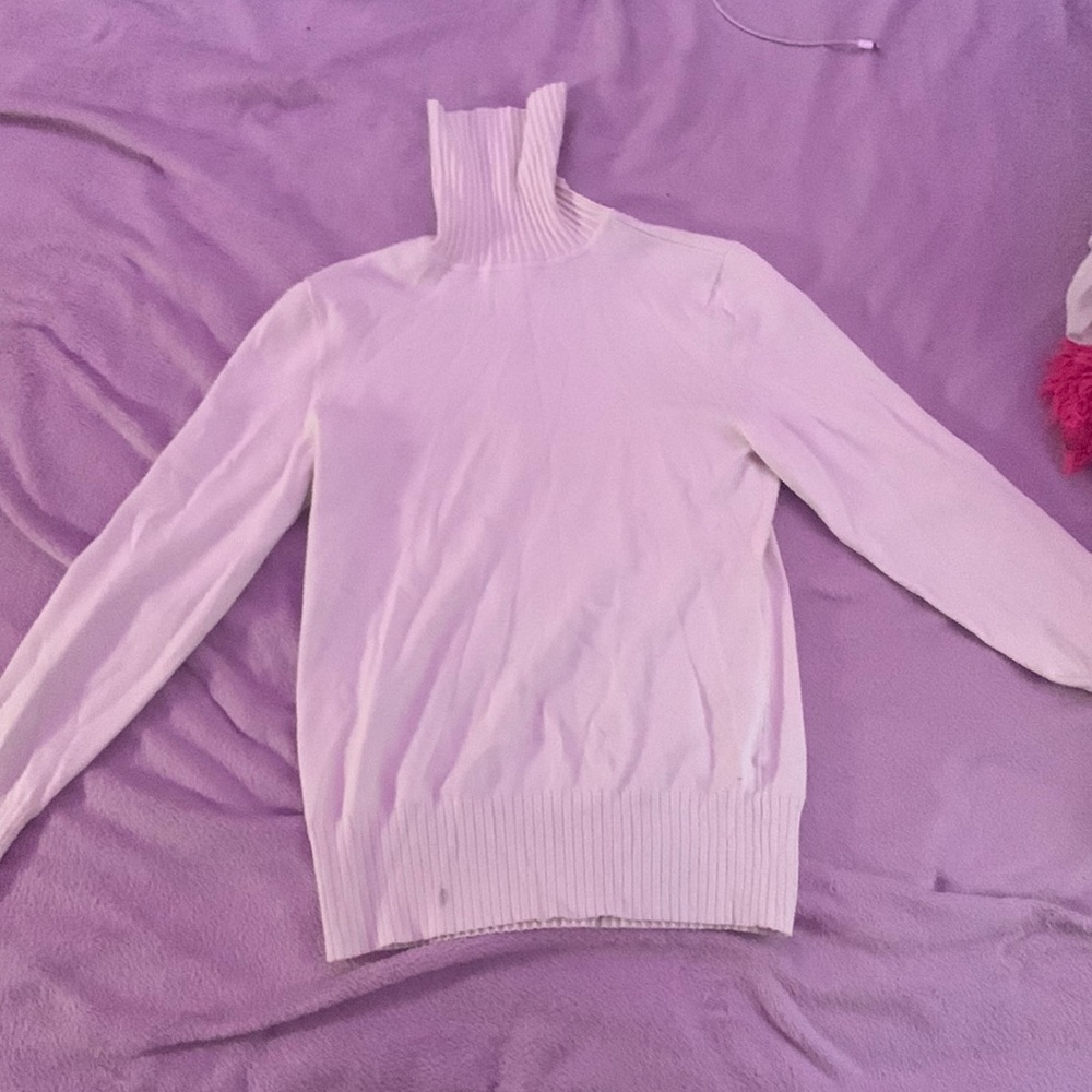 White turtleneck long sleeve